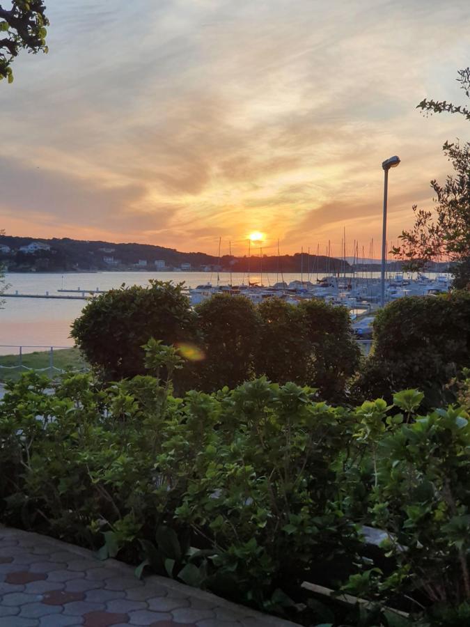 Apartmani Mira Supetarska Draga Luaran gambar