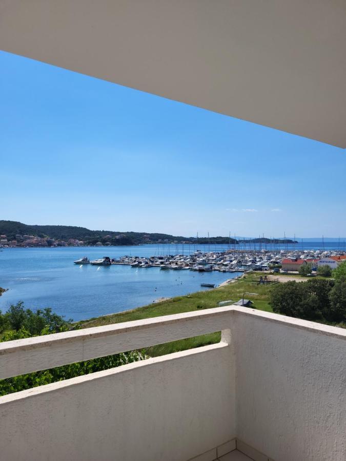 Apartmani Mira Supetarska Draga Bilik gambar