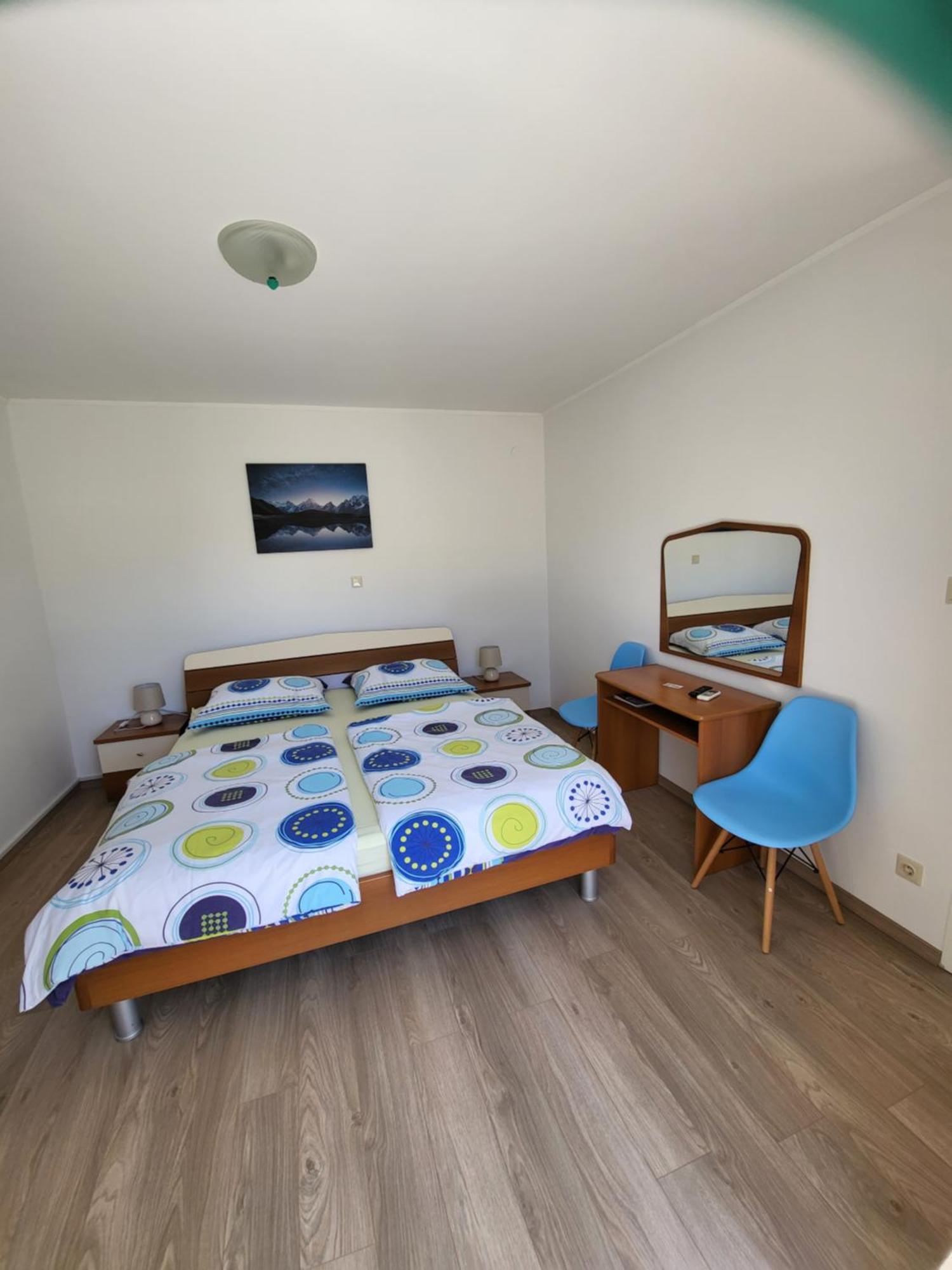 Apartmani Mira Supetarska Draga Bilik gambar