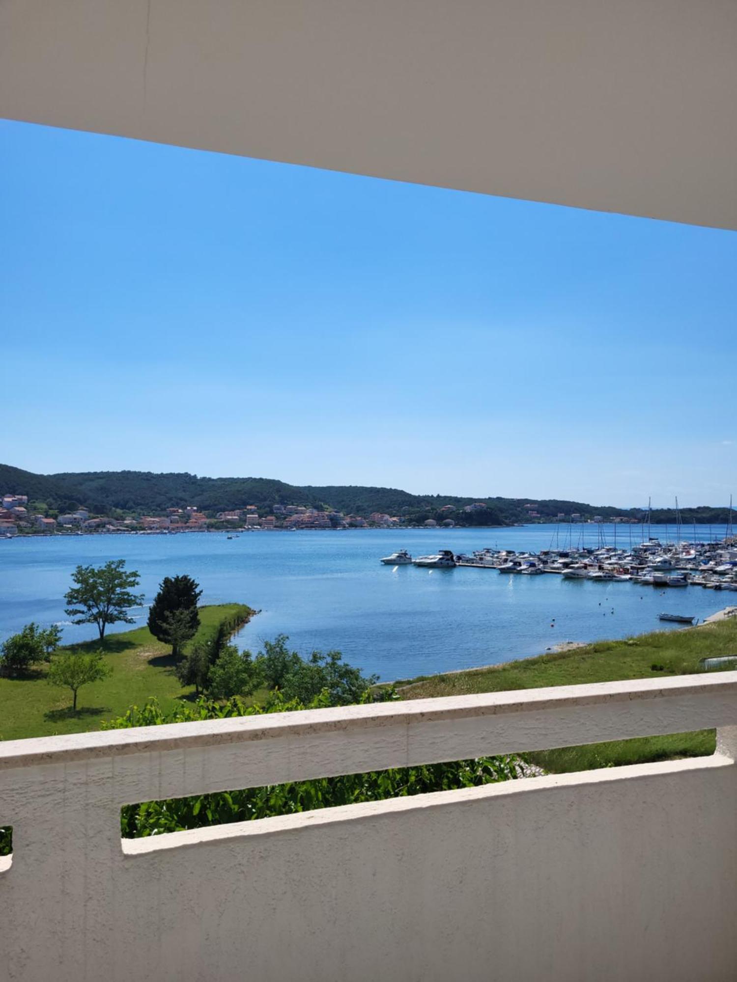 Apartmani Mira Supetarska Draga Bilik gambar