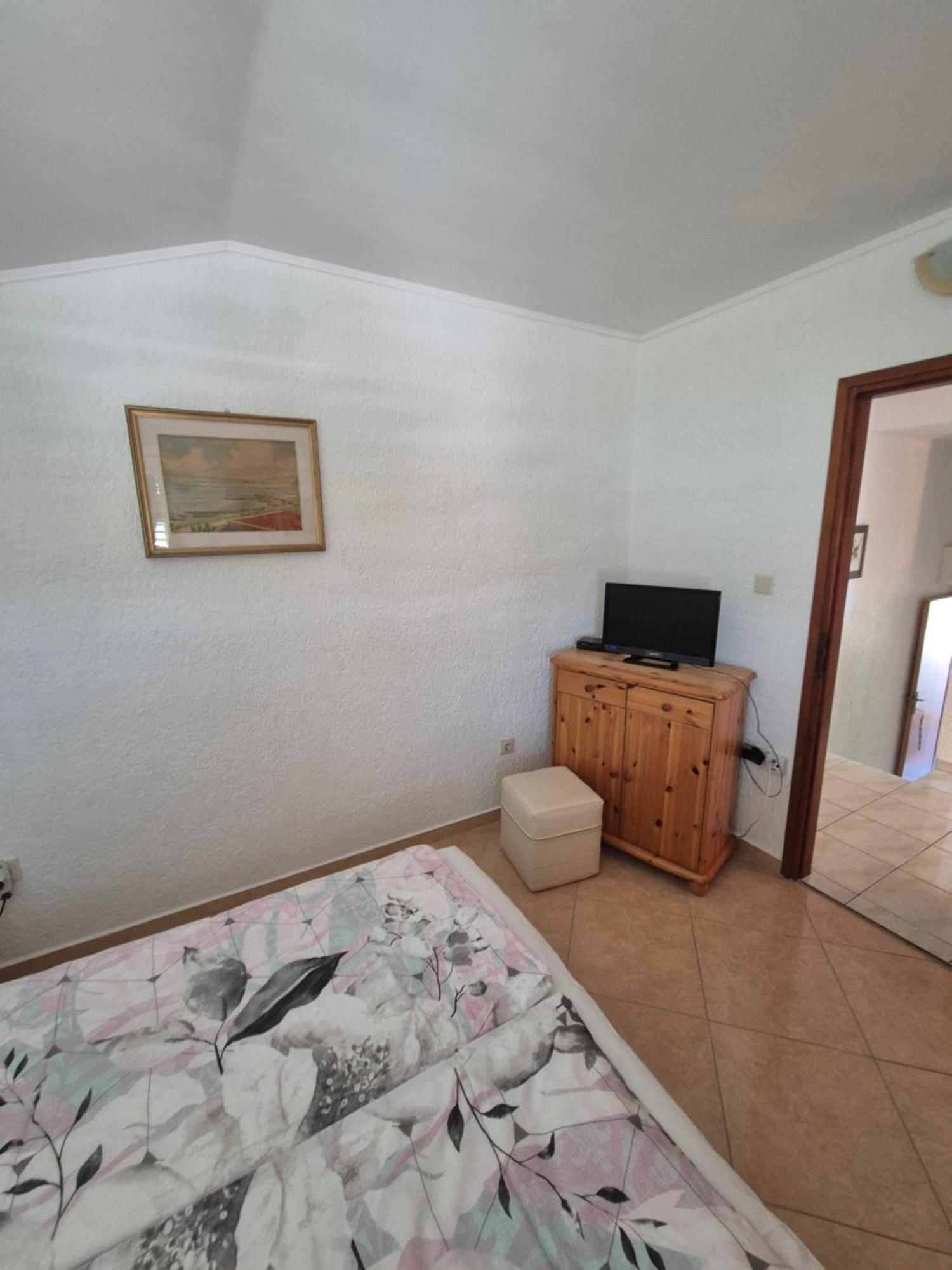Apartmani Mira Supetarska Draga Bilik gambar