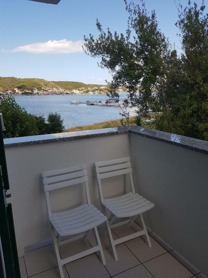 Apartmani Mira Supetarska Draga Luaran gambar